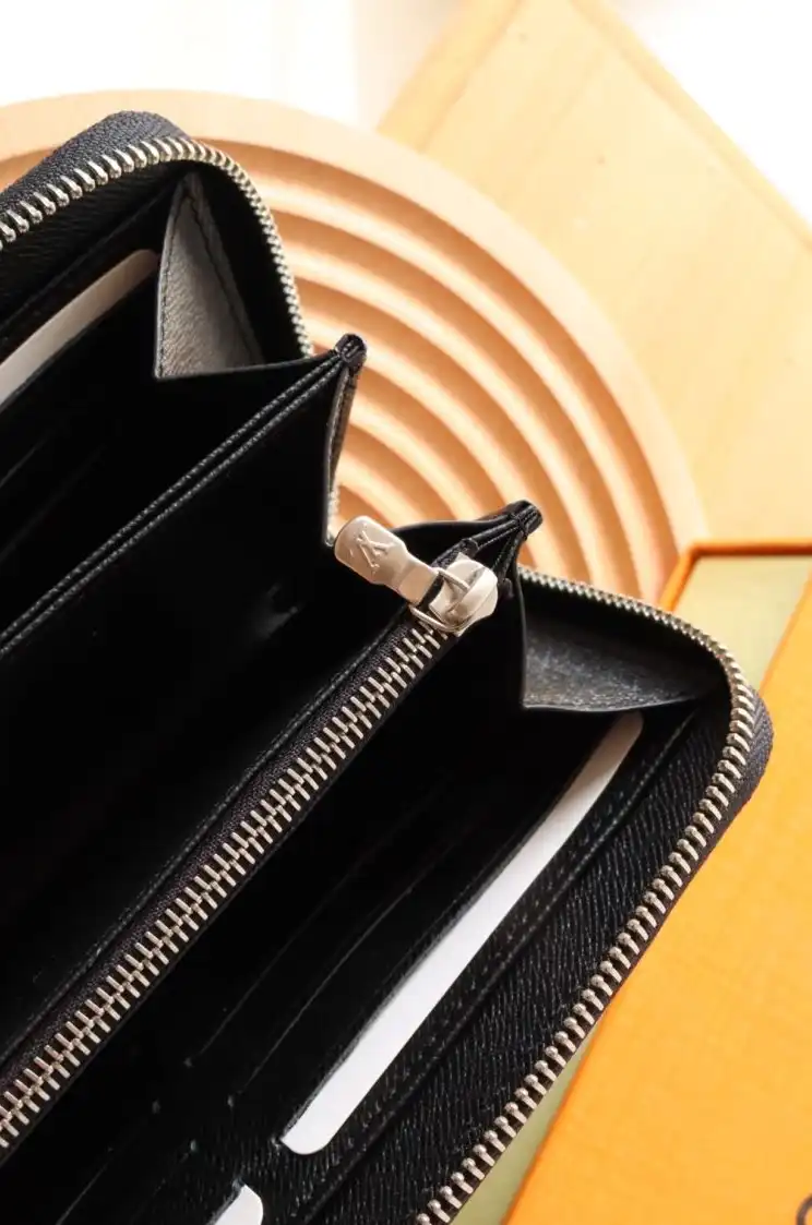 LV Wallets 4192D-0111