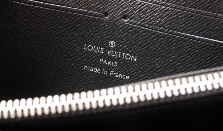 LV Wallets 4192D-0111