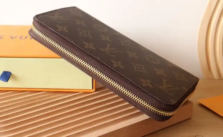 LV Wallets 4192D-0112