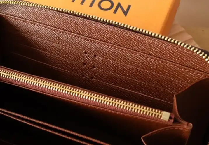 LV Wallets 4192D-0112