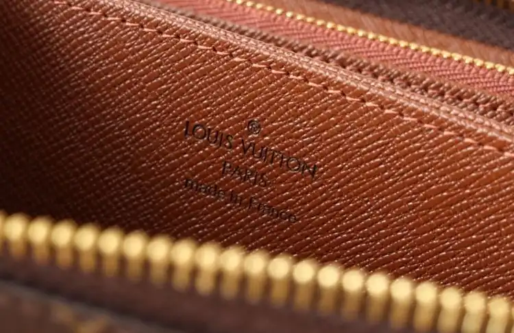 LV Wallets 4192D-0112