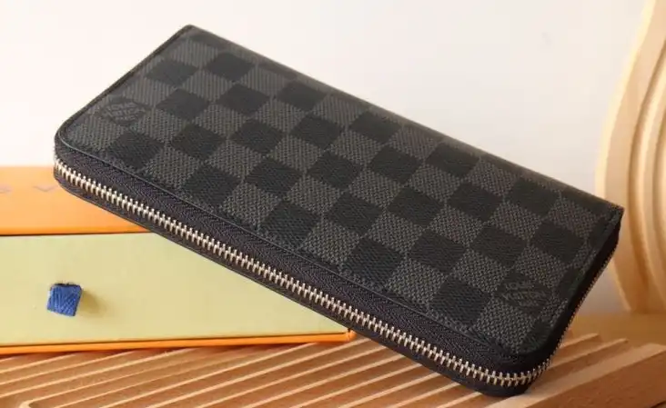 LV Wallets 4192D-0113