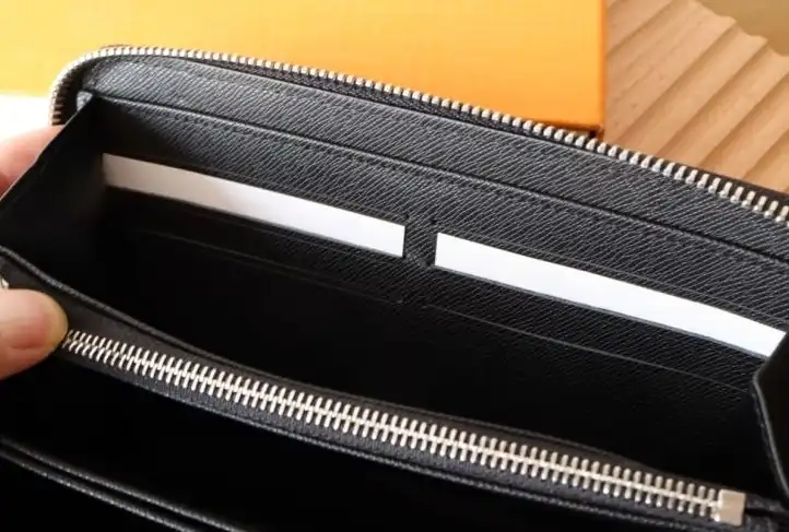 LV Wallets 4192D-0113