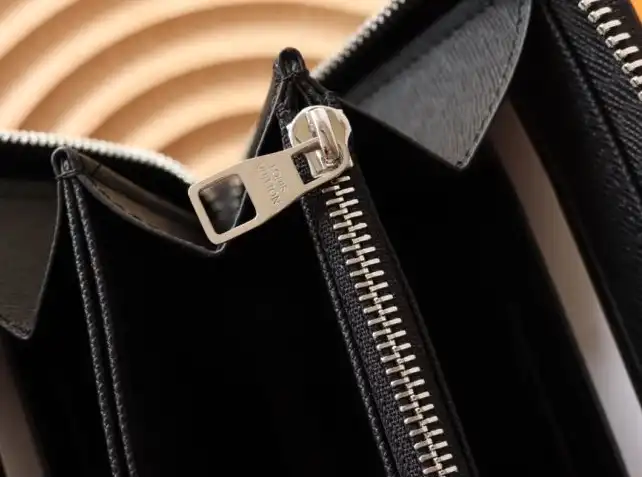 LV Wallets 4192D-0113