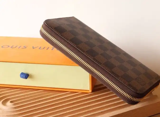 LV Wallets 4192D-0114