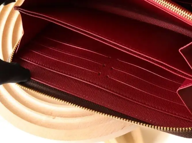 LV Wallets 4192D-0115