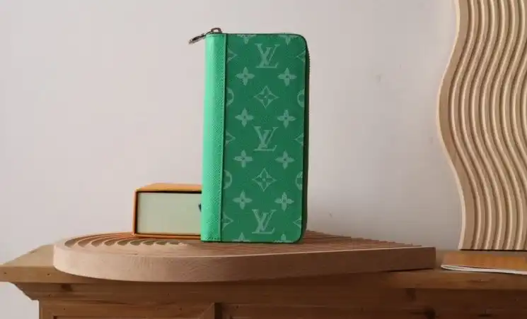 LV Wallets 4192D-0116