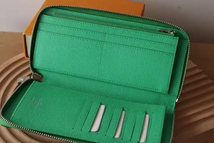LV Wallets 4192D-0116