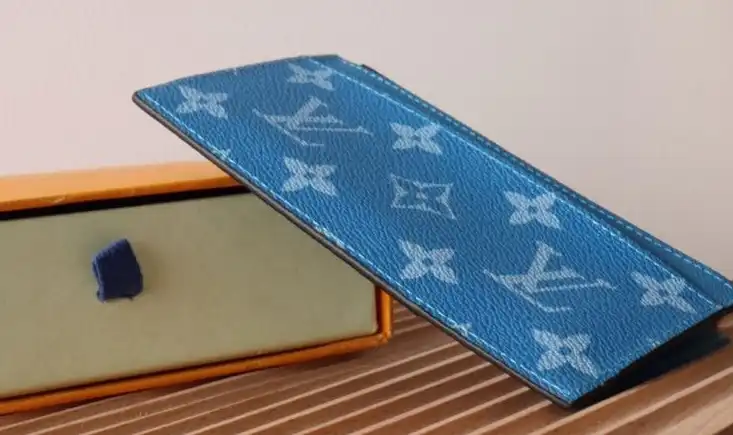 LV Wallets 4192D-0117