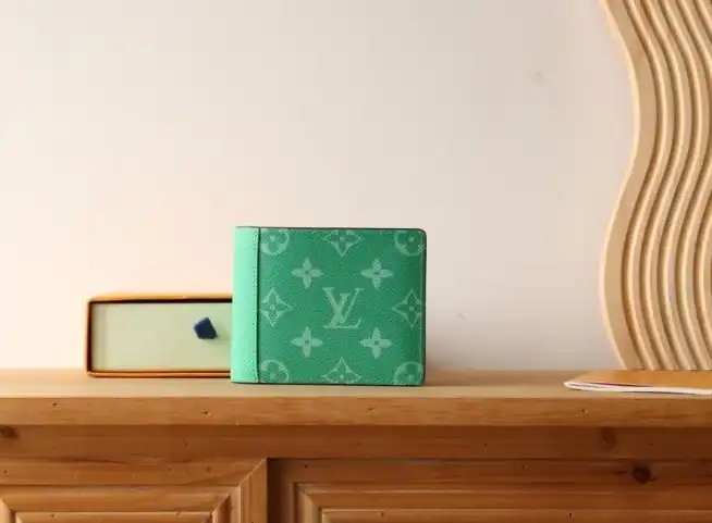 LV Wallets 4192D-0118