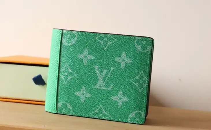 LV Wallets 4192D-0118