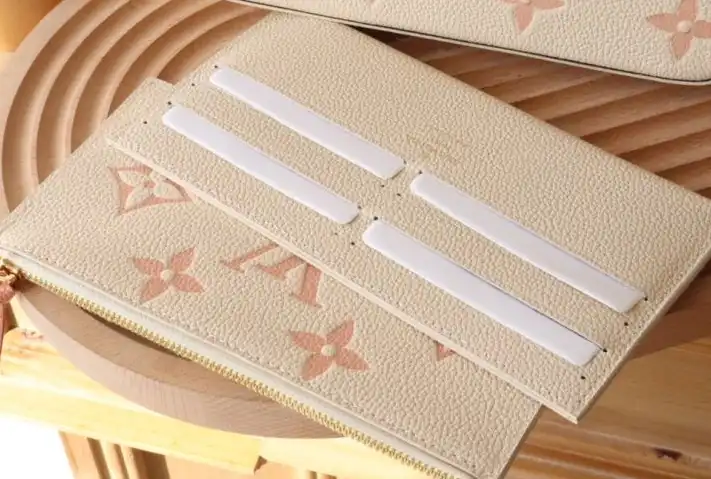 LV Wallets 4192D-0122
