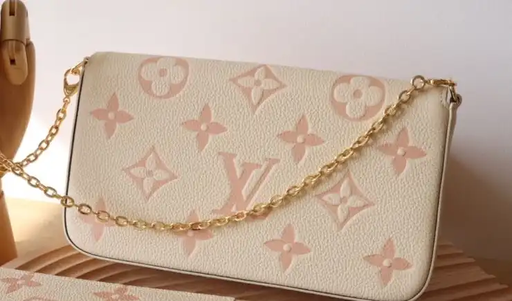 LV Wallets 4192D-0122