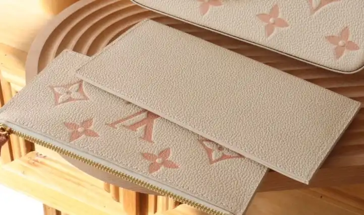 LV Wallets 4192D-0122