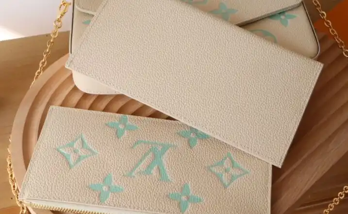 LV Wallets 4192D-0123