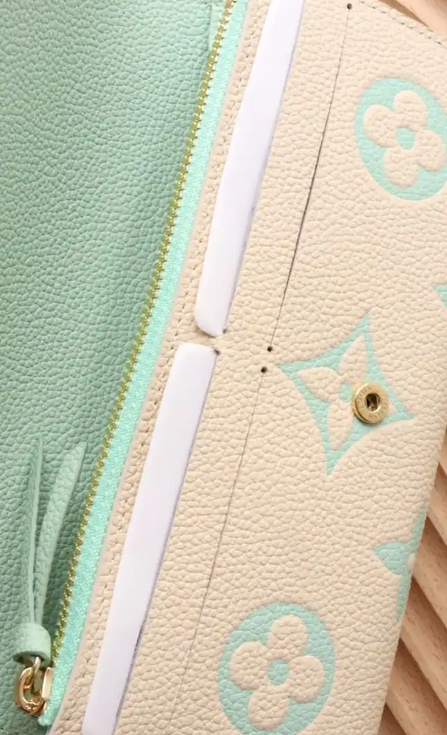 LV Wallets 4192D-0132