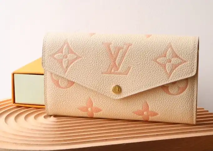 LV Wallets 4192D-0135