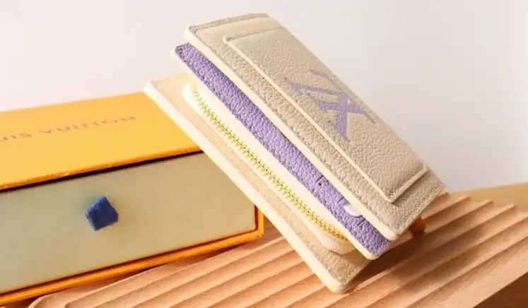 LV Wallets 4192D-0137