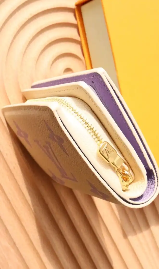 LV Wallets 4192D-0137