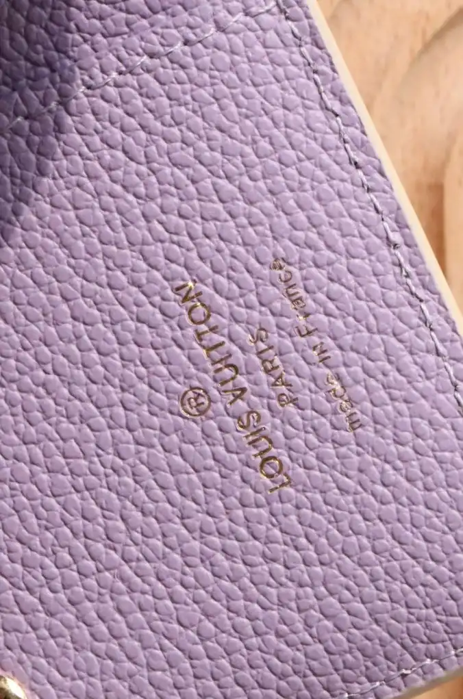 LV Wallets 4192D-0137