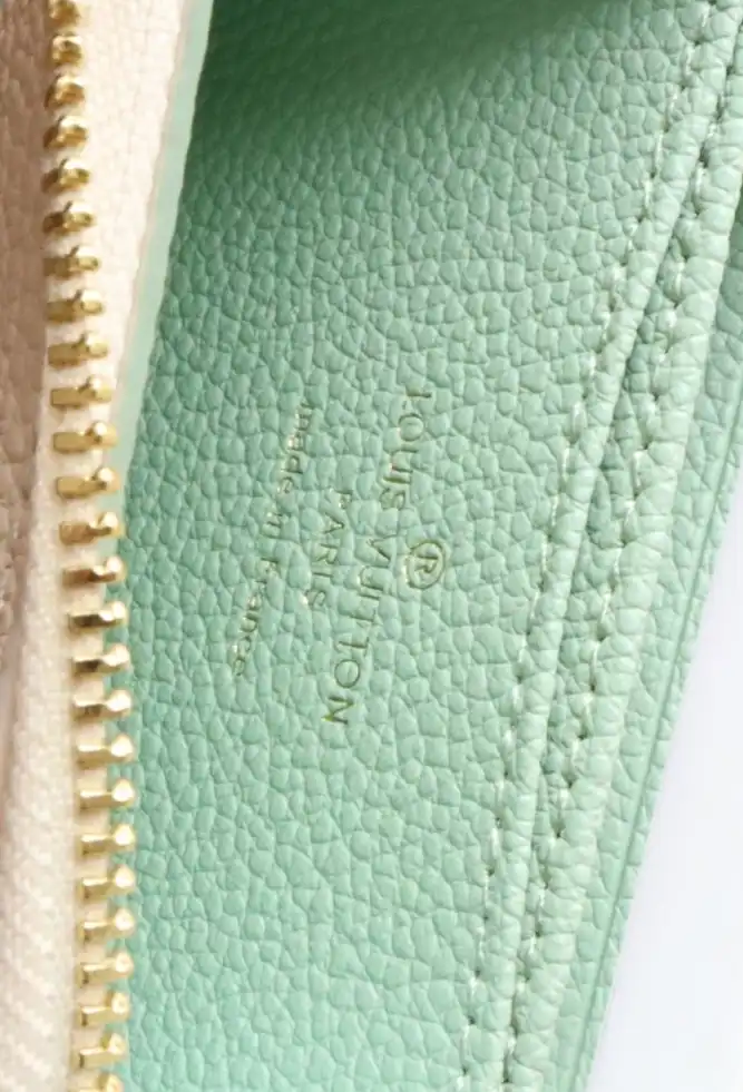 LV Wallets 4192D-0147
