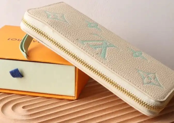 LV Wallets 4192D-0150