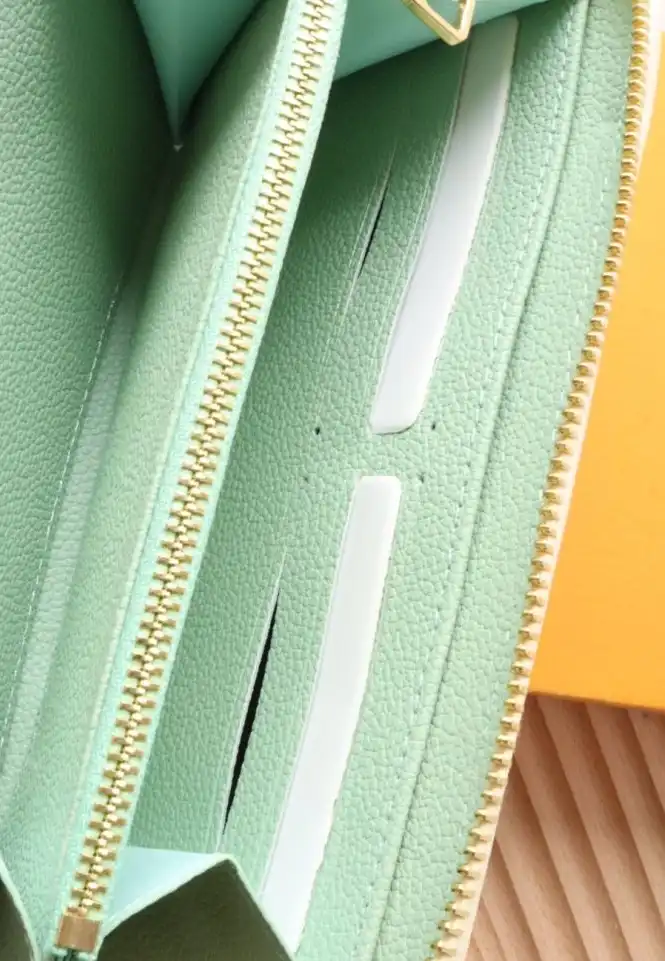 LV Wallets 4192D-0150