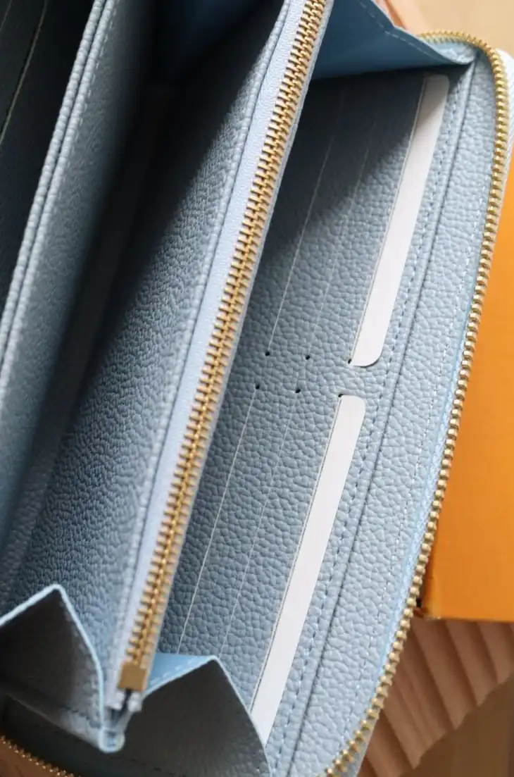 LV Wallets 4192D-0158
