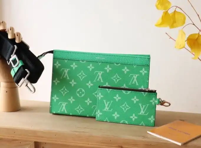 LV Clutch Bags 4192D-0163