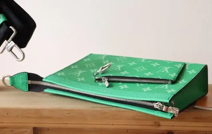 LV Clutch Bags 4192D-0163
