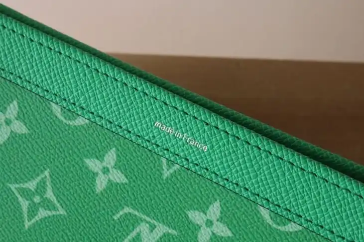 LV Clutch Bags 4192D-0163