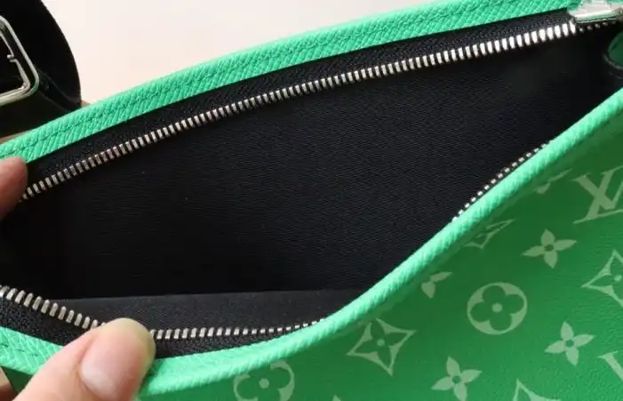 LV Clutch Bags 4192D-0163