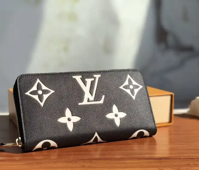 LV Wallets 4192F-0016