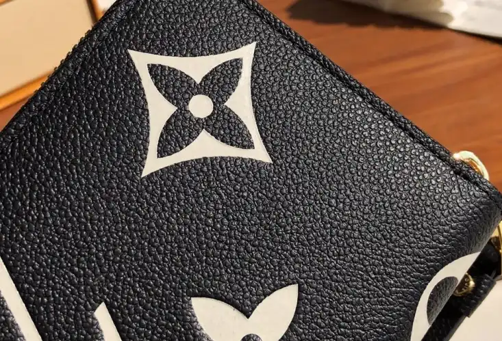 LV Wallets 4192F-0016