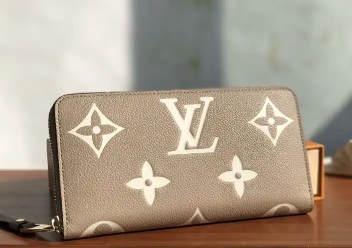 LV Wallets 4192F-0017