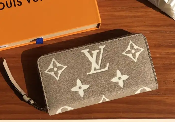 LV Wallets 4192F-0017