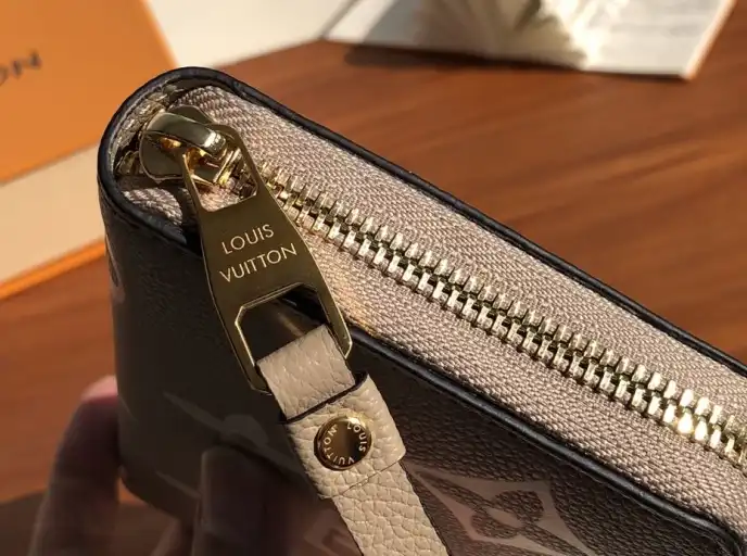 LV Wallets 4192F-0017