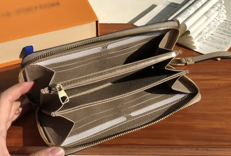 LV Wallets 4192F-0017