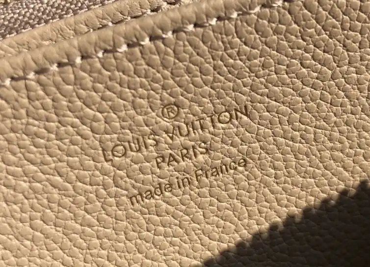 LV Wallets 4192F-0017