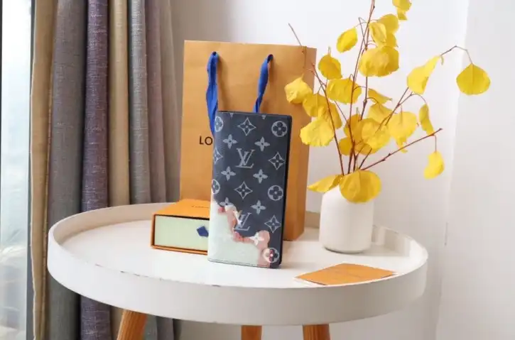 LV Wallets 4192F-0021