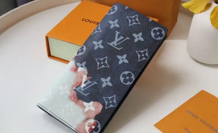 LV Wallets 4192F-0021