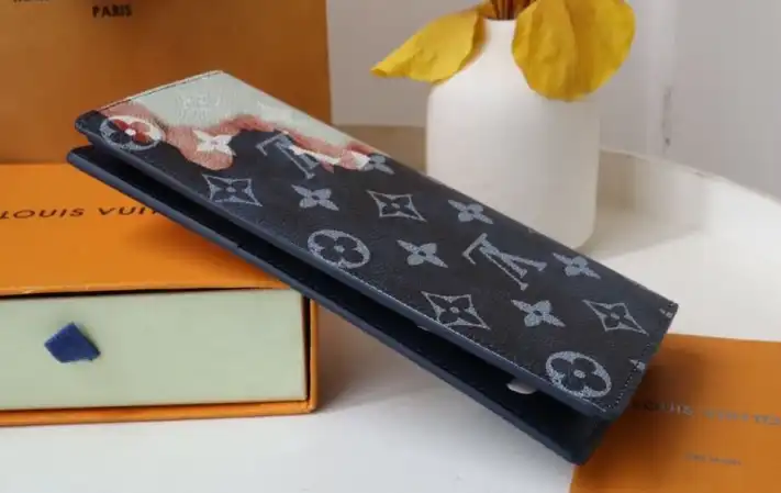 LV Wallets 4192F-0021