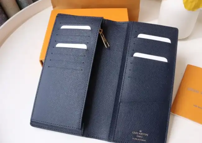 LV Wallets 4192F-0021
