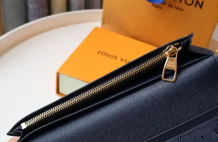LV Wallets 4192F-0021
