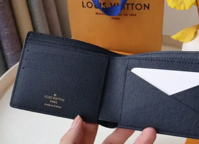 LV Wallets 4192F-0022