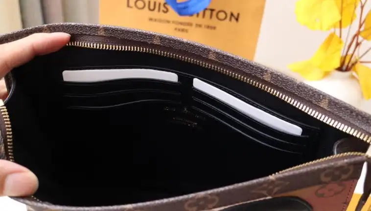 LV Clutch Bags 4192F-0026