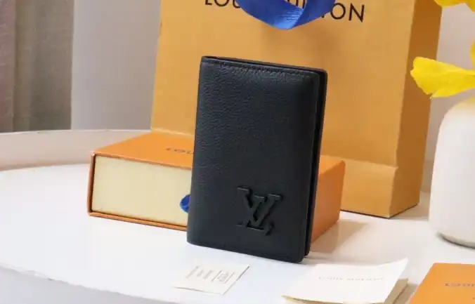 LV Wallets 4192F-0033