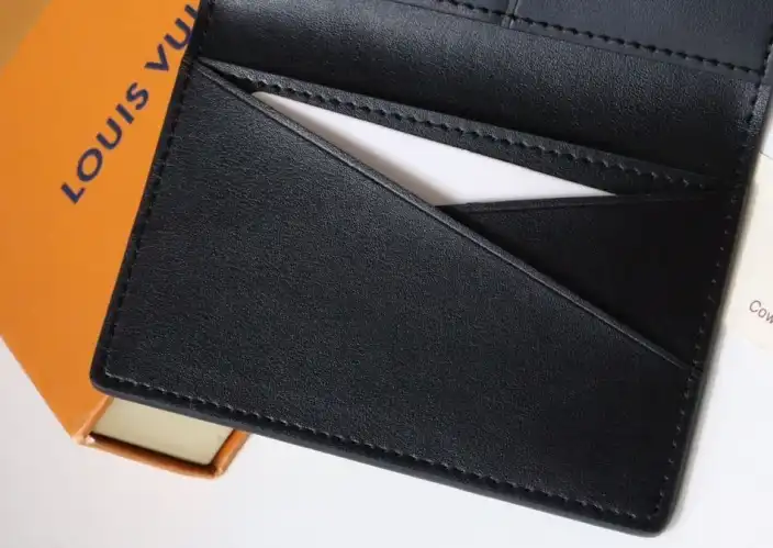 LV Wallets 4192F-0033