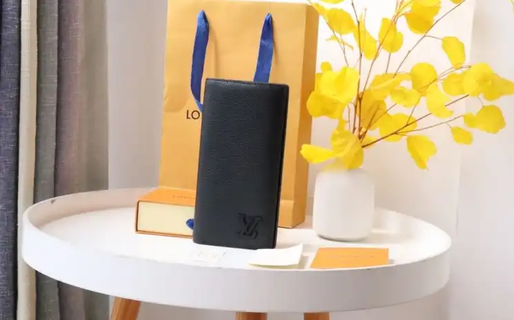 LV Wallets 4192F-0035