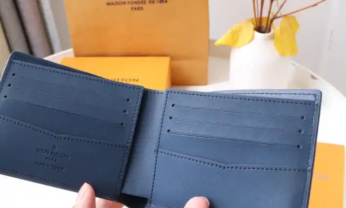 LV Wallets 4192F-0037